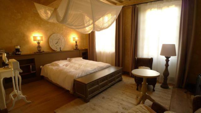 Les Demeures De Marie Bed & Breakfast Pacé Eksteriør bilde